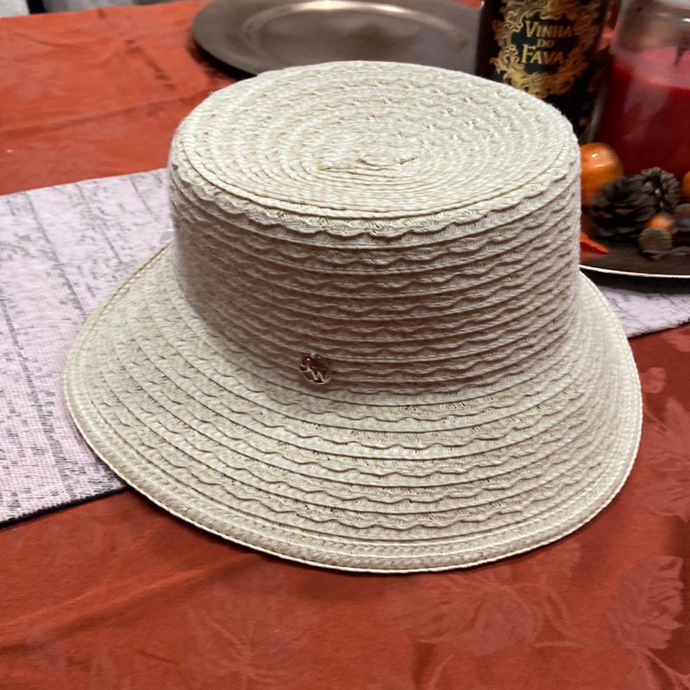 Bucket hat